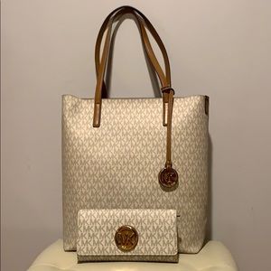 Michael Kors Tote & Wallet set
